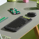 Logitech Pop Icon Keys Grafiet product in gebruik
