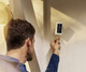 Ring Outdoor Cam Plus Plug-In Weiß produkt in gebrauch