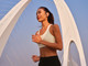 Shokz OpenFit 2 Beige product in gebruik