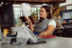 Poly Voyager Legend 50-M UC Bluetooth Headset + Oplaadcase product in gebruik