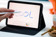 BlueBuilt Apple iPad Mini 7 (2024) Book Case Zwart product in gebruik