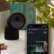 Philips Hue Secure 2K Desktop Camera Zwart product in gebruik